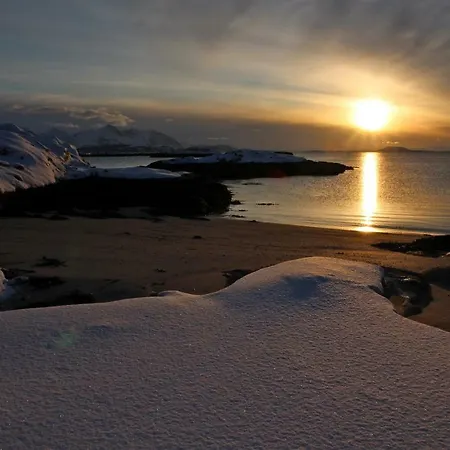 Superior With Sea View In Senja Деревянный коттедж *