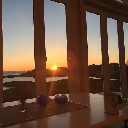 Superior With Sea View In Senja Деревянный коттедж