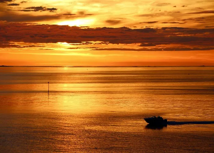 Superior With Sea View In Senja Lodge Senjehesten